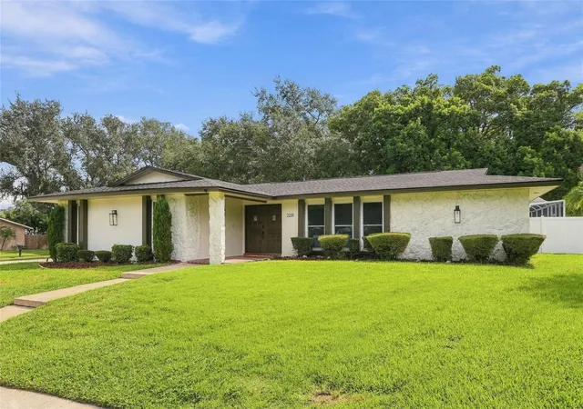 Photo 3 of Single family home for sale at 2259 El De Oro Cir, Clearwater, FL 33764 | MLS# TB8548384 | Listing updated on 2026-10-04