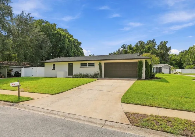 Photo 4 of Single family home for sale at 2259 El De Oro Cir, Clearwater, FL 33764 | MLS# TB8548384 | Listing updated on 2026-10-04