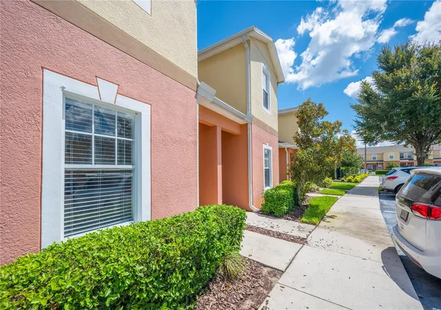 Photo 3 of Sale Pending at 4176 Shade Tree Ln, Lakeland, FL 33812 | MLS# L4965049 | Listing updated on 2026-09-24