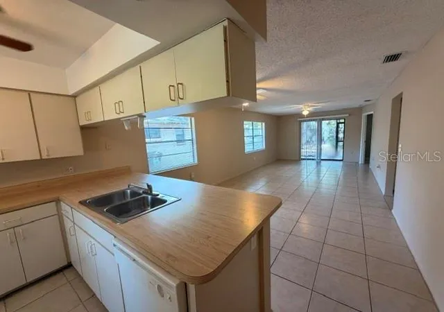 Photo 4 of Single family home for sale at 4445 Worcester Rd, Sarasota, FL 34231 | MLS# A4706000 | Listing updated on 2026-09-15