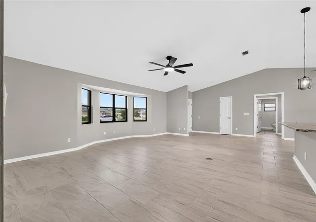 Photo 4 of Single family home for sale at 21506 Queen Anne Ct, Leesburg, FL 34748 | MLS# O6441580 | Listing updated on 2026-09-19