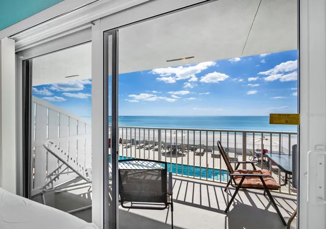 Listing Photo 5 - Condo for sale in building located at 3453 Gulf Of Mexico Dr, Longboat Key, FL 34228 - Unit #242