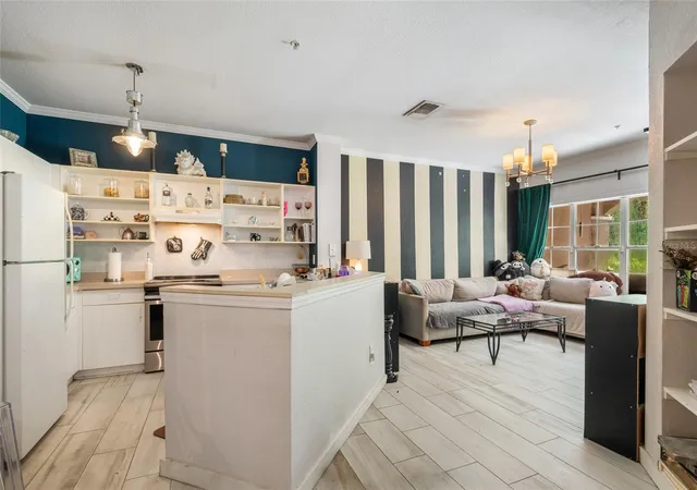 Photo 4 of Sale Pending at 3605 Conroy Rd #516, Orlando, FL 32839 | MLS# O6441601 | Listing updated on 2026-09-18