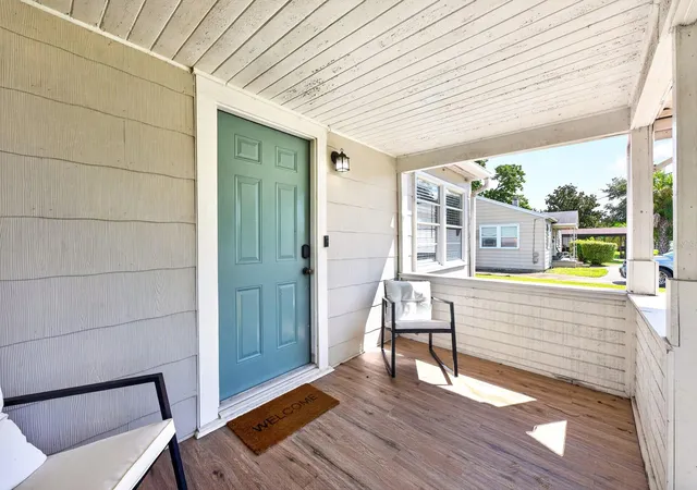 Photo 2 of Single family home for sale at 401 E Jersey St, Orlando, FL 32806 | MLS# O6441602 | Listing updated on 2026-09-20