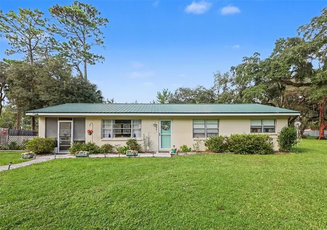 Photo 1 of Single family home for sale at 9461 W Tall Pines Ct, Crystal River, FL 34428 | MLS# TB8548418 | Listing updated on 2026-10-08
