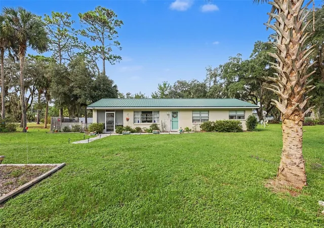 Photo 3 of Single family home for sale at 9461 W Tall Pines Ct, Crystal River, FL 34428 | MLS# TB8548418 | Listing updated on 2026-10-08