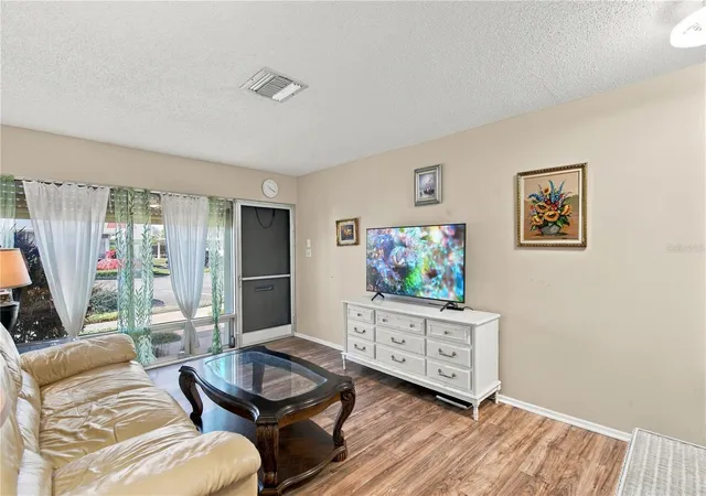 Listing Photo 5 - Condo for sale in building located at 4359 Tahitian Gdns Cir, HOLIDAY, FL 34691 - Unit #B
