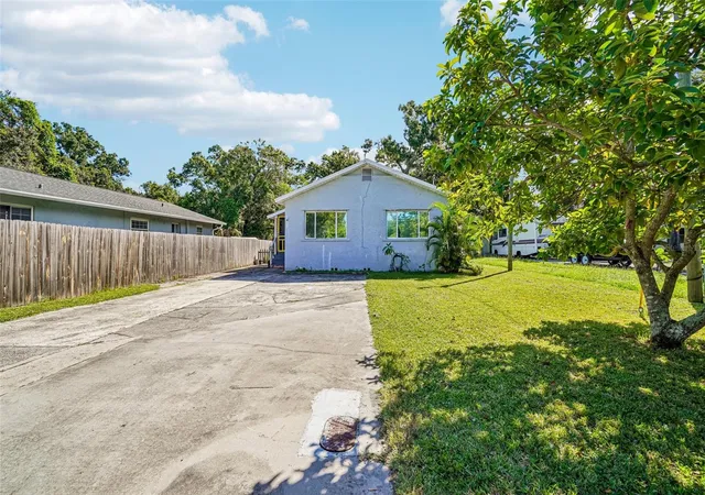 Photo 2 of Single family home for sale at 6565 Wayne St, Saint Petersburg, FL 33702 | MLS# TB8548422 | Listing updated on 2026-10-03