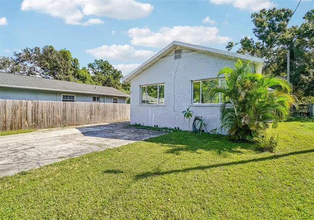 Photo 3 of Single family home for sale at 6565 Wayne St, Saint Petersburg, FL 33702 | MLS# TB8548422 | Listing updated on 2026-10-03