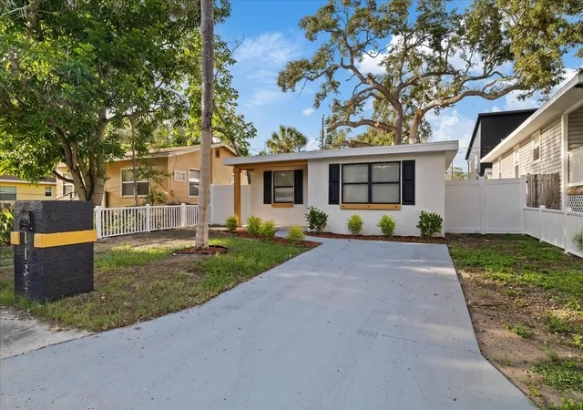 Photo 3 of Single family home for sale at 1134 Engman St, Clearwater, FL 33755 | MLS# TB8548426 | Listing updated on 2026-09-15