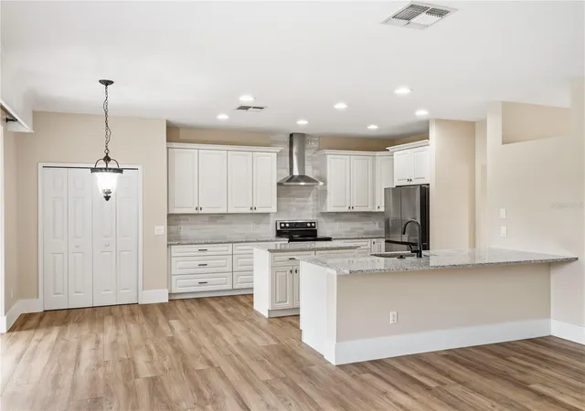 Photo 4 of Single family home for sale at 2242 Wintermere Pointe Dr, Winter Garden, FL 34787 | MLS# G5117774 | Listing updated on 2026-09-28