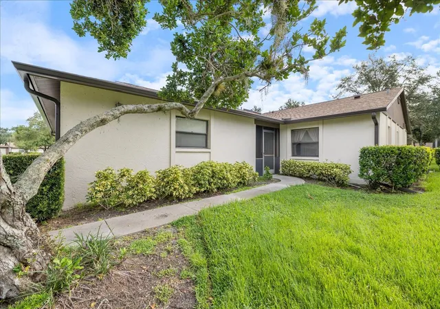 Photo 1 of Single family home for sale at 462 Oak Hl Cir #5, Sarasota, FL 34232 | MLS# A4706008 | Listing updated on 2026-10-03