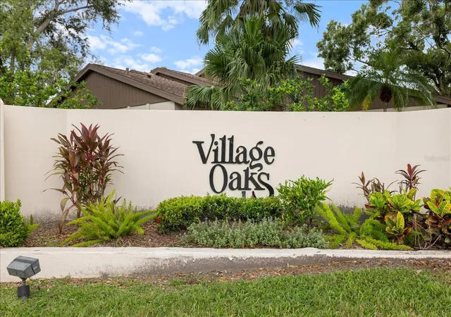 Photo 2 of Single family home for sale at 462 Oak Hl Cir #5, Sarasota, FL 34232 | MLS# A4706008 | Listing updated on 2026-10-03