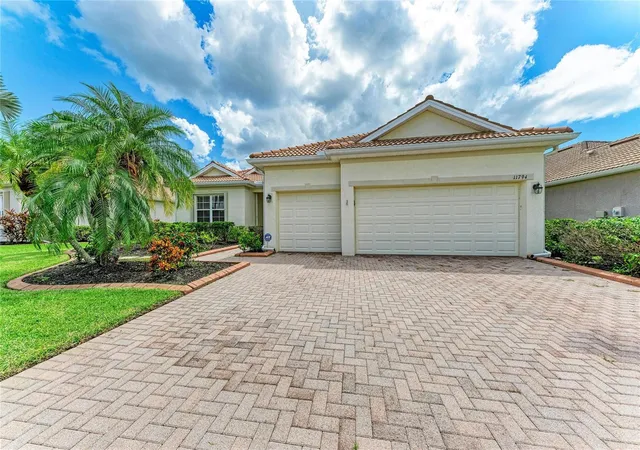 Photo 3 of Single family home for sale at 11794 Granite Woods Loop, Venice, FL 34292 | MLS# A4706010 | Listing updated on 2026-10-15