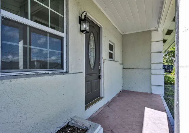 Photo 2 of Single family home for sale at 246 Magellan Dr, Sarasota, FL 34243 | MLS# A4706012 | Listing updated on 2026-09-21