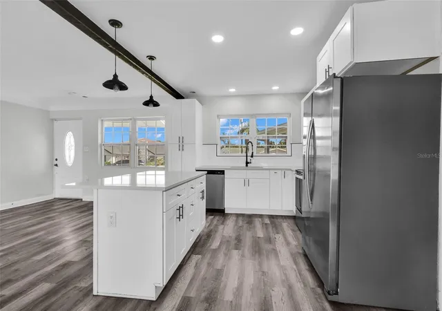 Photo 4 of Single family home for sale at 246 Magellan Dr, Sarasota, FL 34243 | MLS# A4706012 | Listing updated on 2026-09-21