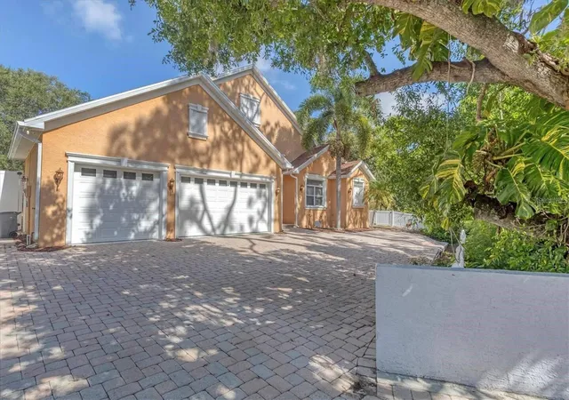 Photo 1 of Single family home for sale at 4250 Swift Rd, Sarasota, FL 34231 | MLS# A4706014 | Listing updated on 2026-09-15