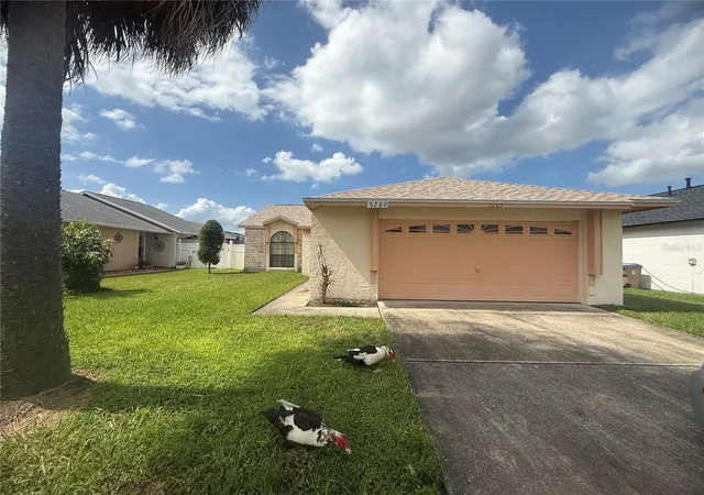Photo 1 of Single family home for sale at 5209 Broken Arrow Dr, Kissimmee, FL 34746 | MLS# S5157537 | Listing updated on 2026-10-11