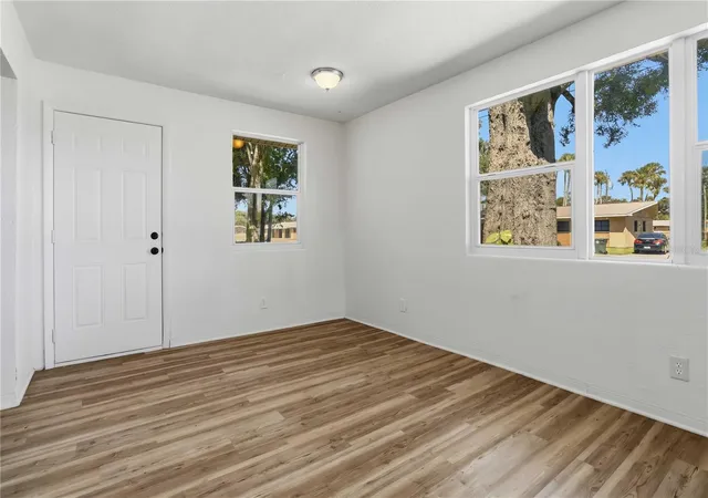 Photo 4 of Single family home for sale at 444 S Caroline St, Daytona Beach, FL 32114 | MLS# V4951271 | Listing updated on 2026-09-30