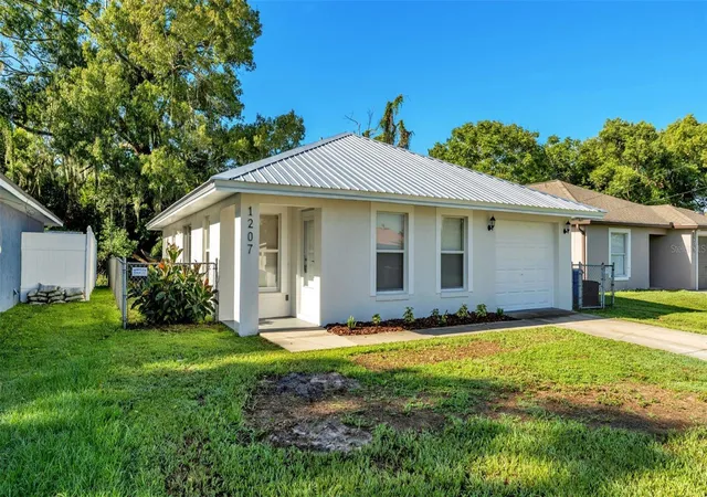 Photo 3 of Single family home for sale at 1207 NE 6th Street, Mulberry, FL 33860 | MLS# L4965054 | Listing updated on 2026-09-22