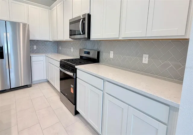 Photo 3 of Single family home for sale at 6736 Spotted Eagle Loop, Howey In The Hills, FL 34737 | MLS# O6441629 | Listing updated on 2026-10-04
