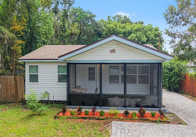 Photo 2 of Single family home for sale at 1106 W Hiawatha St, Tampa, FL 33604 | MLS# TB8548457 | Listing updated on 2026-09-17