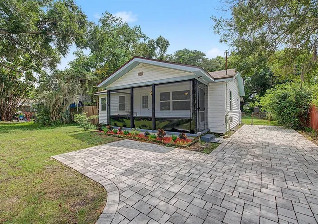 Photo 3 of Single family home for sale at 1106 W Hiawatha St, Tampa, FL 33604 | MLS# TB8548457 | Listing updated on 2026-09-17