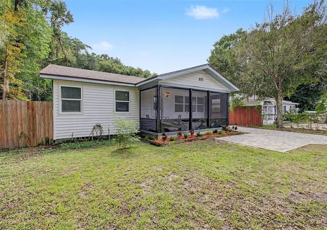 Photo 3 of Single family home for sale at 1106 W Hiawatha St, Tampa, FL 33604 | MLS# TB8548457 | Listing updated on 2026-09-17