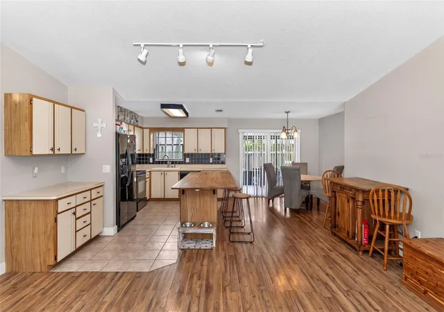 Photo 2 of Single family home for sale at 2512 Pine Tree Dr, Edgewater, FL 32141 | MLS# V4951272 | Listing updated on 2026-10-05
