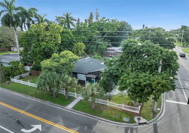 Photo 1 of Single family home for sale at 1702 26th Street W, Bradenton, FL 34205 | MLS# TB8548480 | Listing updated on 2026-10-09