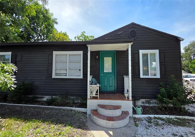 Photo 3 of Single family home for sale at 1702 26th Street W, Bradenton, FL 34205 | MLS# TB8548480 | Listing updated on 2026-10-09
