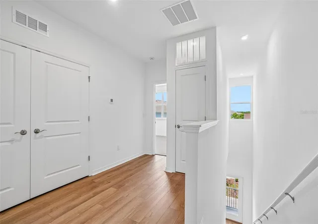 Photo 4 of Townhouse for sale at 12725 Avalon Lake Dr, Orlando, FL 32828 | MLS# O6441654 | Listing updated on 2026-09-22