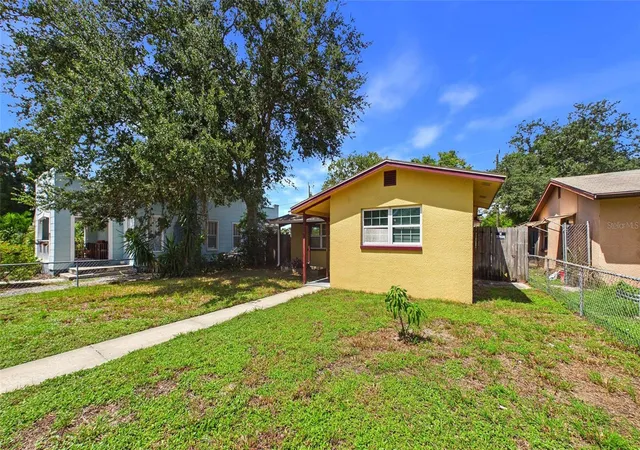 Photo 3 of Single family home for sale at 5029 Emerson Ave S, Saint Petersburg, FL 33707 | MLS# TB8548481 | Listing updated on 2026-10-09