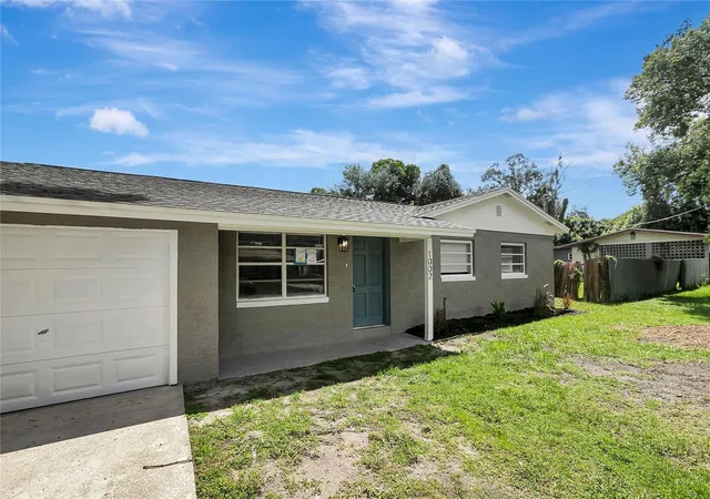 Photo 3 of Single family home for sale at 1002 N Bracewell Dr, Plant City, FL 33563 | MLS# TB8548490 | Listing updated on 2026-09-28