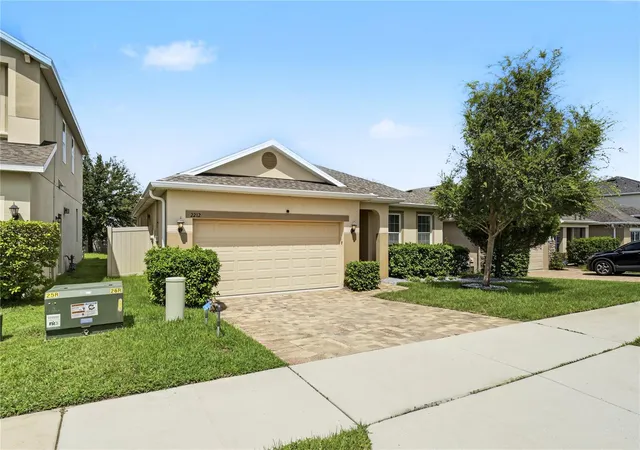 Photo 2 of Single family home for sale at 2212 Napone Ln, Minneola, FL 34715 | MLS# O6441674 | Listing updated on 2026-09-16