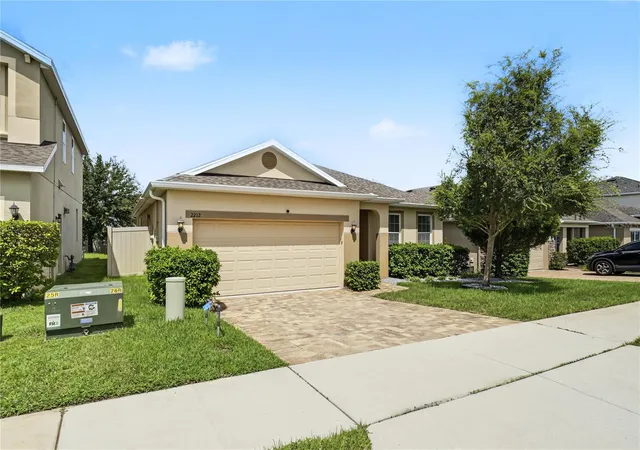 Photo 3 of Single family home for sale at 2212 Napone Ln, Minneola, FL 34715 | MLS# O6441674 | Listing updated on 2026-10-12
