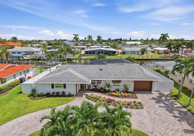 Photo 1 of Single family home for sale at 4511 Bimini Dr, Bradenton, FL 34210 | MLS# A4706033 | Listing updated on 2026-10-08