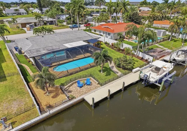 Photo 3 of Single family home for sale at 4511 Bimini Dr, Bradenton, FL 34210 | MLS# A4706033 | Listing updated on 2026-10-08
