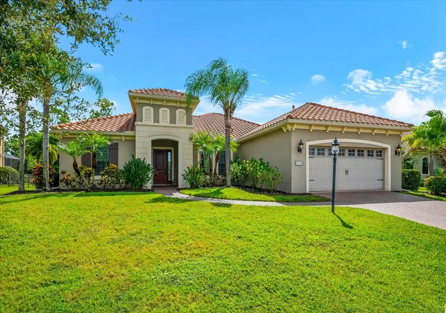 Single family home for sale at 8256 Larkspur Cir, SARASOTA, FL 34241 | MLS# A4706034