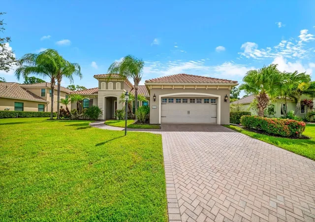 Photo 3 of Single family home for sale at 8256 Larkspur Cir, Sarasota, FL 34241 | MLS# A4706034 | Listing updated on 2026-09-16