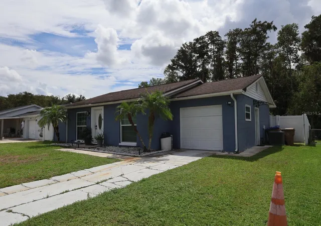 Photo 2 of Single family home for sale at 256 La Paz Dr, Kissimmee, FL 34743 | MLS# O6441686 | Listing updated on 2026-09-22