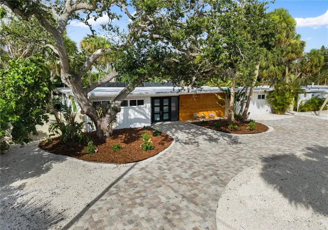 Photo 1 of Single family home for sale at 4879 Commonwealth Dr, Sarasota, FL 34242 | MLS# A4706036 | Listing updated on 2026-10-14