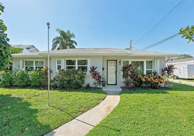 Photo 1 of Single family home for sale at 1044 32nd Avenue N, Saint Petersburg, FL 33704 | MLS# TB8548508 | Listing updated on 2026-09-15