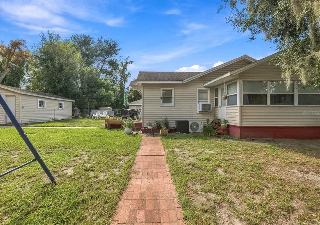 Photo 2 of Single family home for sale at 614 W Pennsylvania Ave, Deland, FL 32720 | MLS# V4951277 | Listing updated on 2026-10-03