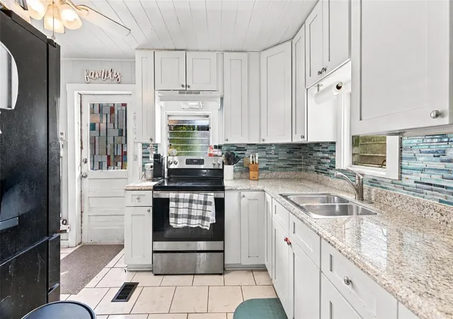Photo 3 of Single family home for sale at 614 W Pennsylvania Ave, Deland, FL 32720 | MLS# V4951277 | Listing updated on 2026-10-03