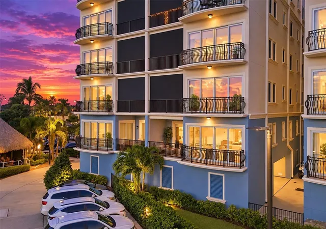 Photo 3 of Condo for sale at 507 Tamiami Trl N #201, Venice, FL 34285 | MLS# A4706040 | Listing updated on 2026-09-21