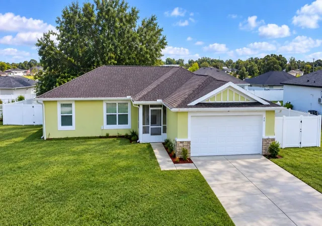 Single family home for sale at 24 Dogwood Dr Loop, OCALA, FL 34472 | MLS# OM732253