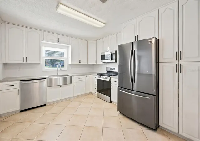 Photo 3 of Single family home for sale at 3807 SE 8th Street, Ocala, FL 34471 | MLS# OM732255 | Listing updated on 2026-09-20