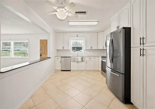 Photo 4 of Single family home for sale at 3807 SE 8th Street, Ocala, FL 34471 | MLS# OM732255 | Listing updated on 2026-09-20