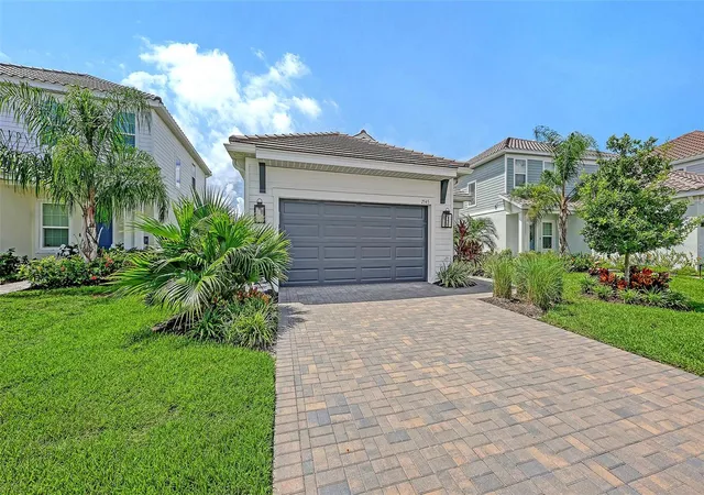 Photo 2 of Single family home for sale at 2545 Star Apple Way, Sarasota, FL 34240 | MLS# A4706042 | Listing updated on 2026-09-15